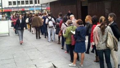 Colas de espectadores del primer "Miércoles al Cine"
