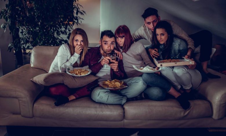 La generación Z viendo una serie para jóvenes