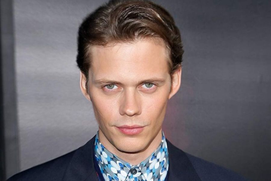 Bill Skarsgard será el protagonista en el reboot de El Cuervo