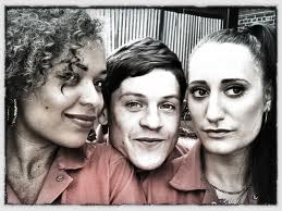 Alisha, Simon Y Kelly